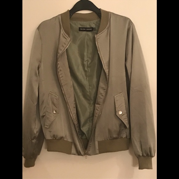 Carly x Missguided Bomber S - Picture 2 of 2